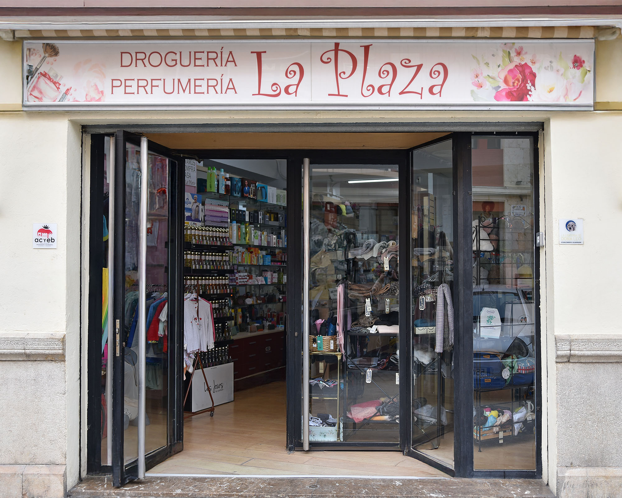 Droguería Perfumería La Plaza