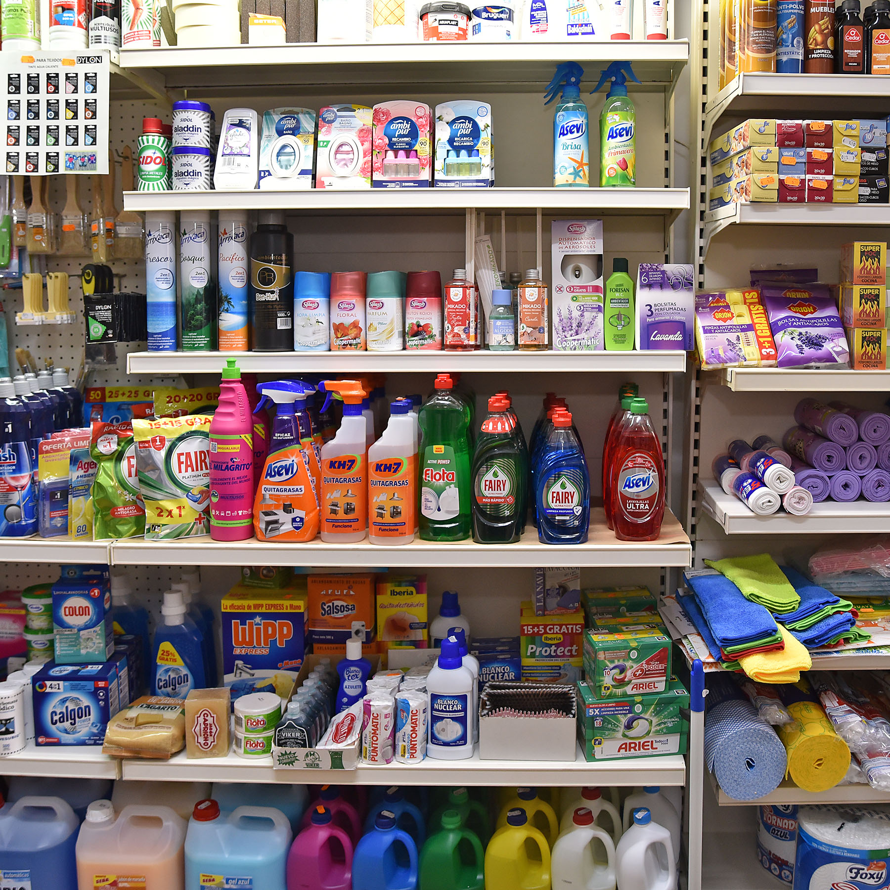 Droguería Perfumería La Plaza